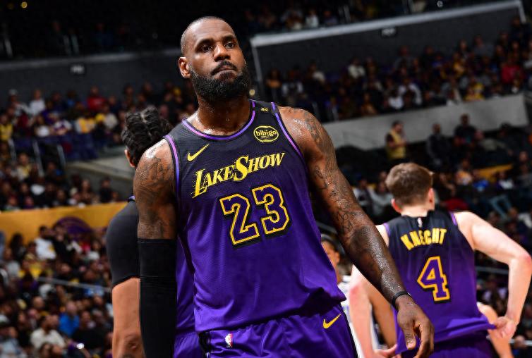 看NBA歷史 只有5名球員只能切換到峰值 杜蘭特沒有資格